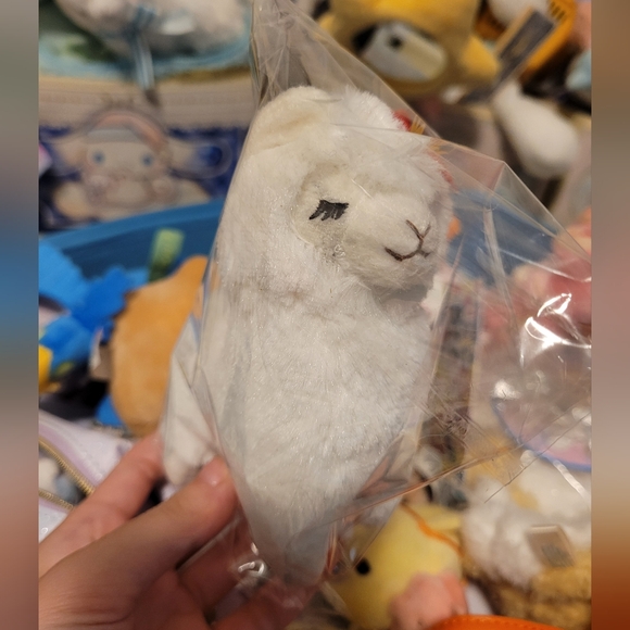 Alpacasso keychain Flower eyelashes plush - Picture 2 of 3